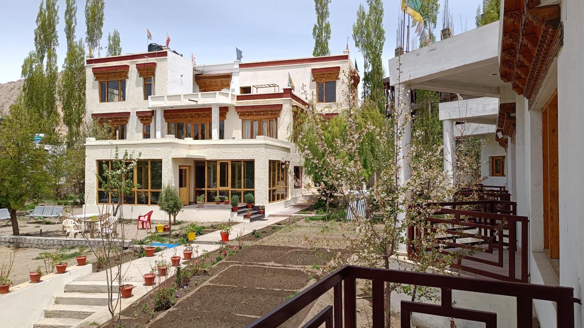 Niri-La Guest House Leh Exterior foto